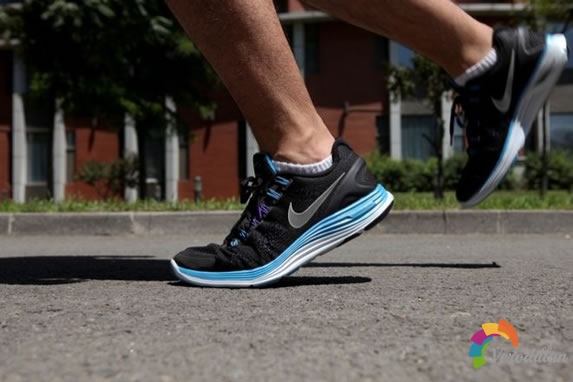 革命跑鞋-Nike LUNARGLIDE 4跑鞋深度测评图2