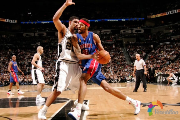 2005-2017年NBA总决赛经典战靴盘点图1