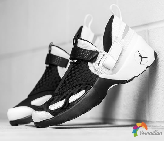Jordan Brand推出黑白配色Jordan Trunner LX