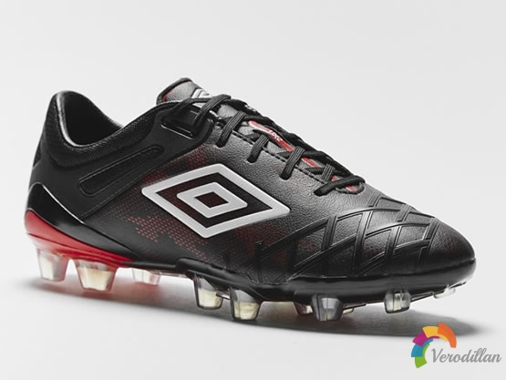茵宝推出黑白红配色UX-2系列足球鞋