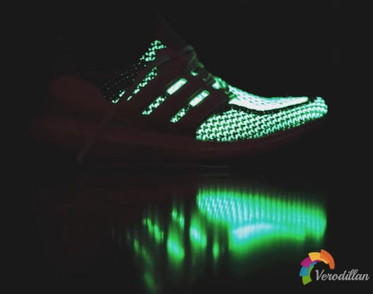 暗夜风景线:ADIDAS ULTRA BOOST GLOW IN THE DARK
