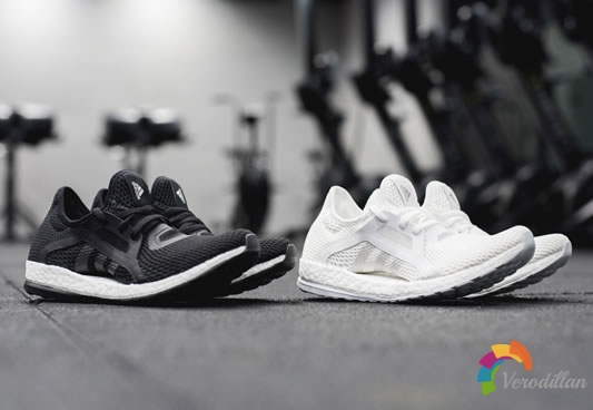 黑白经典:ADIDAS BOOST轻盈机能跑鞋