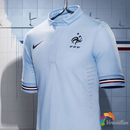 法国国家队正式公布2013赛季客场球衣