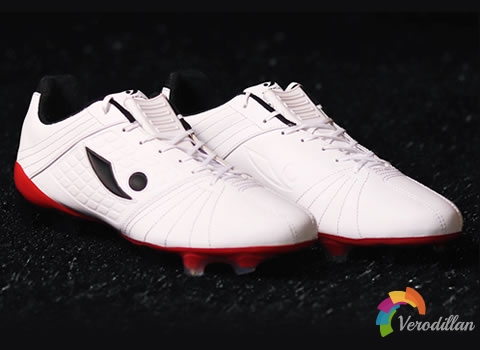 实战性能升级:Concave新配色Aura+足球鞋