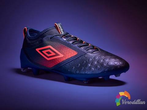 全新升级换代:UX Accuro II Pro足球鞋发布图1