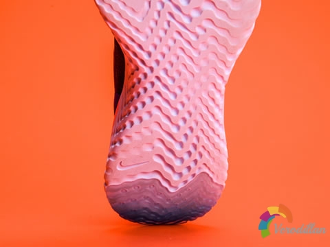 [开箱简评]Nike Epic React Flyknit跑鞋图2