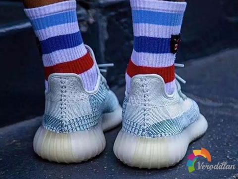 ​颜值脚感一流:Yeezy 350V2 Cloud White冰蓝椰子鞋到货图2