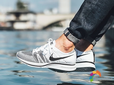 经典复刻再现:NIKE FLYKNIT TRAINER Cookies & Cream图2