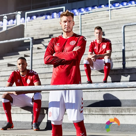 丹麦国家队2018主客场球衣,灵感源于皇家卫队图1