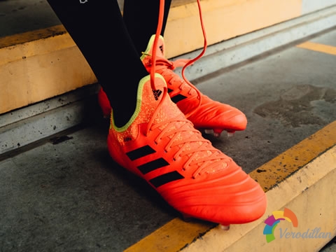 阿迪达斯发布新款Energy Mode高能系列Copa 18战靴图2