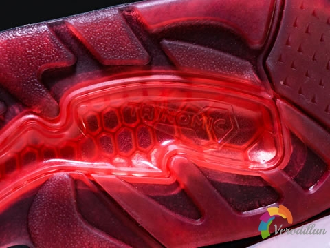 庞克硬派设计感:PUMA DISC x TRAPSTAR联名款图2