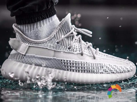 高端潮流:Yeezy 700 V2暗色系黑灰配色