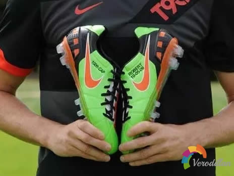 Nike t90系列历代足球鞋盘点图3